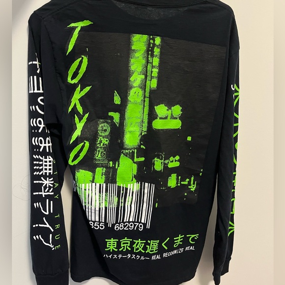 Fashion Nova Graphic tee long sleeve - Picture 2 of 2